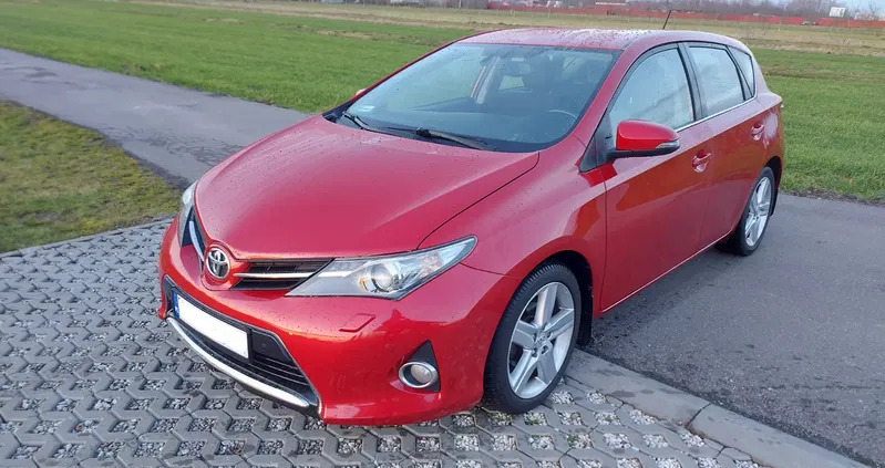 mielec Toyota Auris cena 44699 przebieg: 129000, rok produkcji 2014 z Mielec